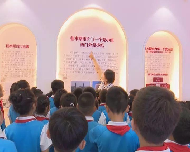 遇见一个喜欢的女孩，怎么去表白？游戏画面