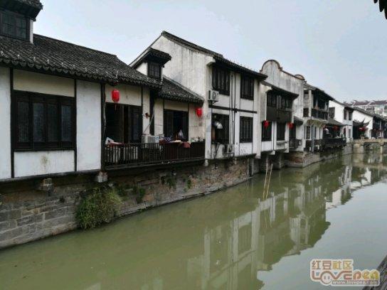 李湘惊艳复出！五官发福却更显富态，与李维嘉直播亲密似姐弟