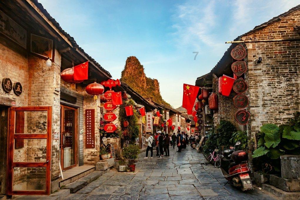 游龙映桃花
